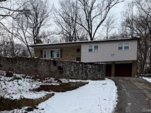 7 Brookland Farms Road, Poughkeepsie, NY 12601