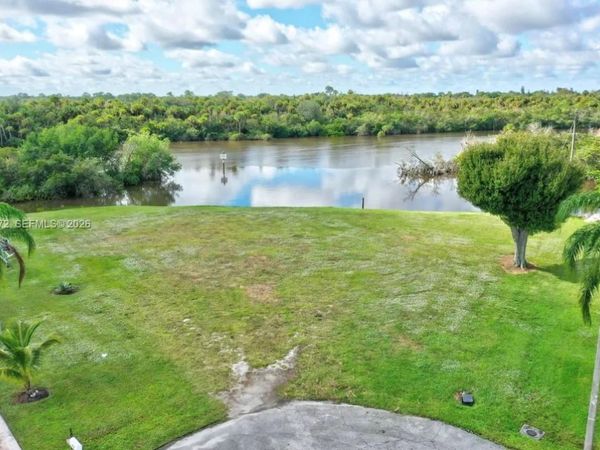 305 SE Camino Ct , Port St. Lucie, FL 34952