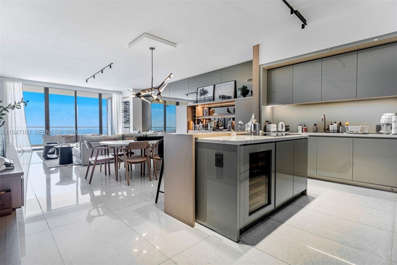 18975 Collins Ave , Unit 4602, Sunny Isles Beach, FL 33160 Photo