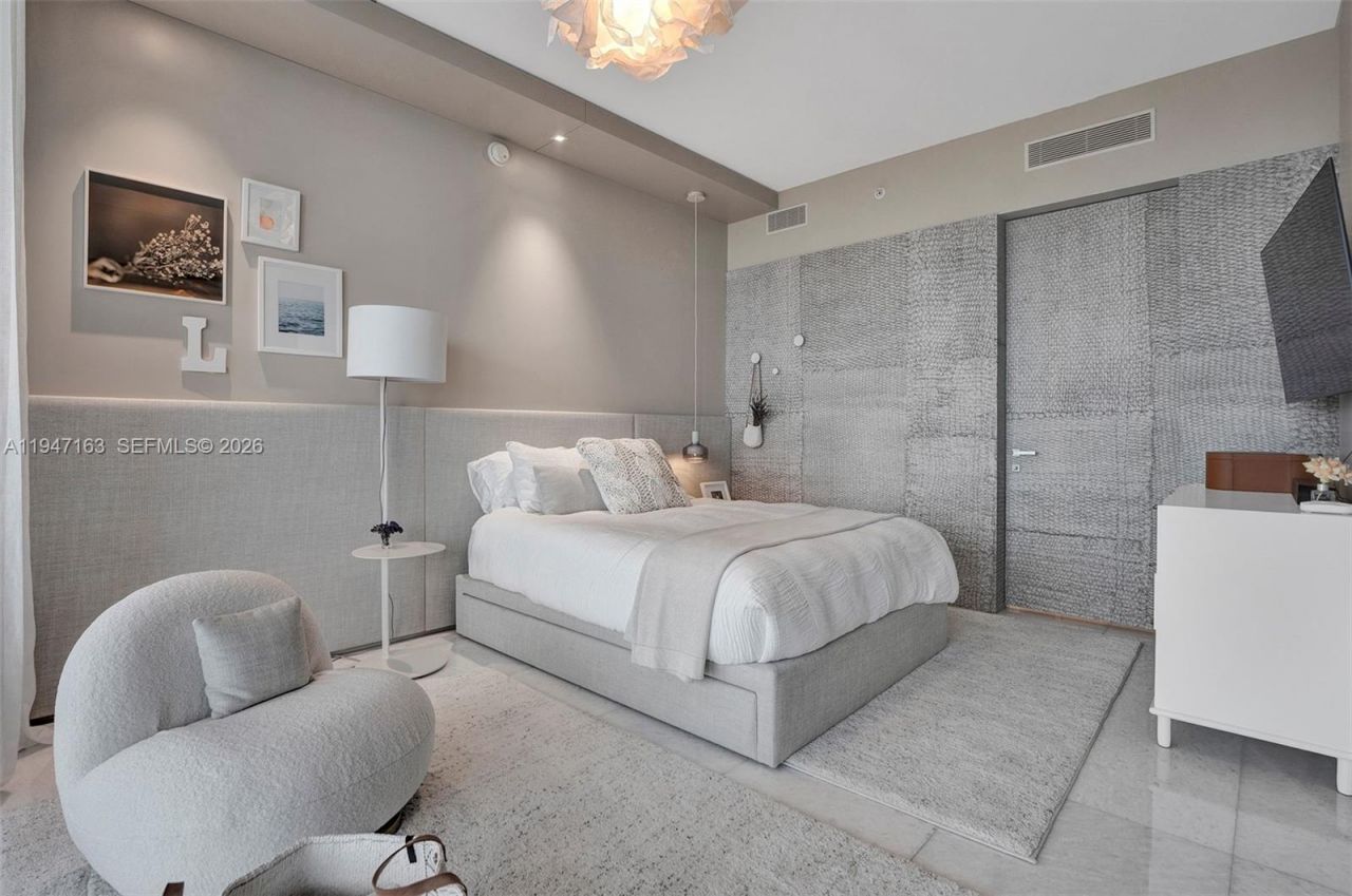 18975 Collins Ave , Unit 4602, Sunny Isles Beach, FL 33160 Photo