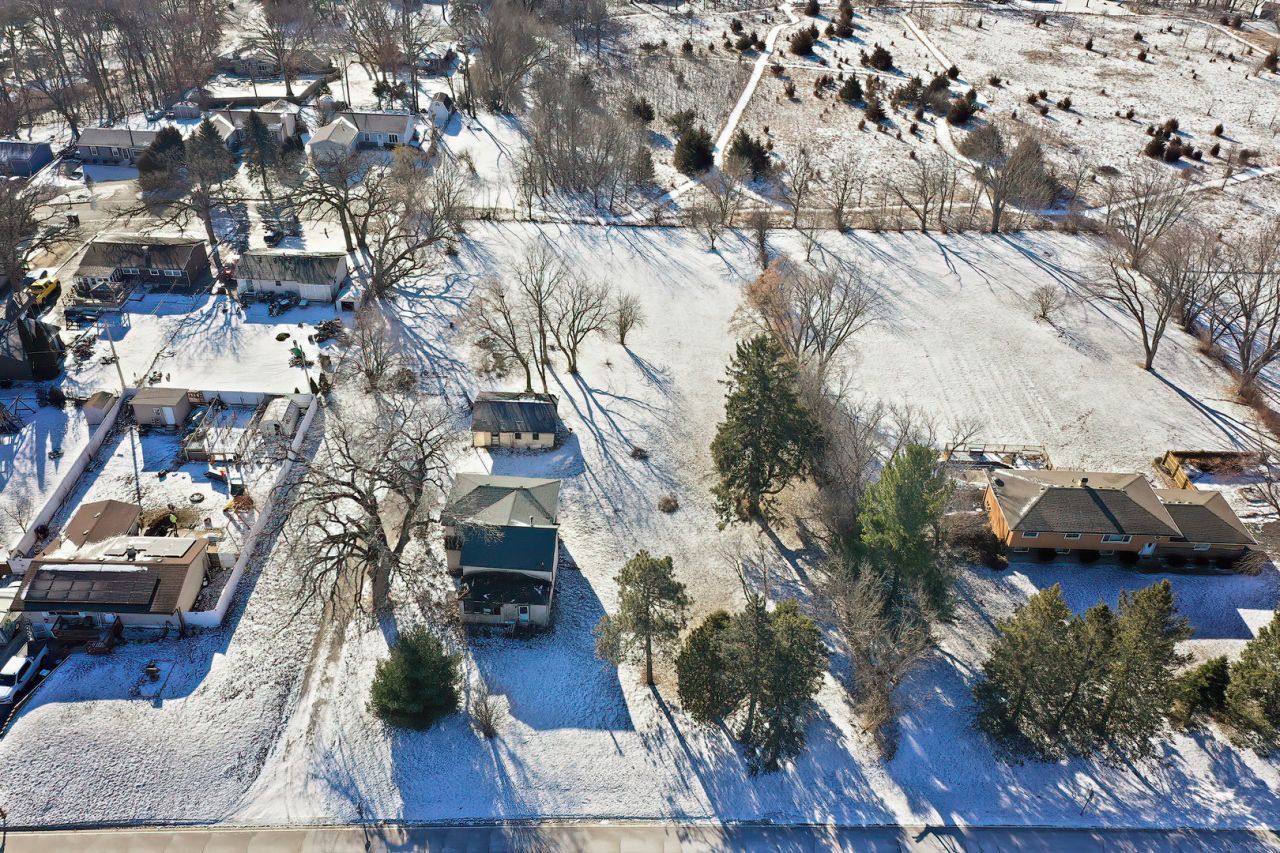 1001 W Broadway Street, McHenry, IL 60051 Main Photo