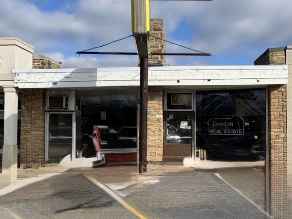 8137 N Milwaukee Avenue, Niles, IL 60714