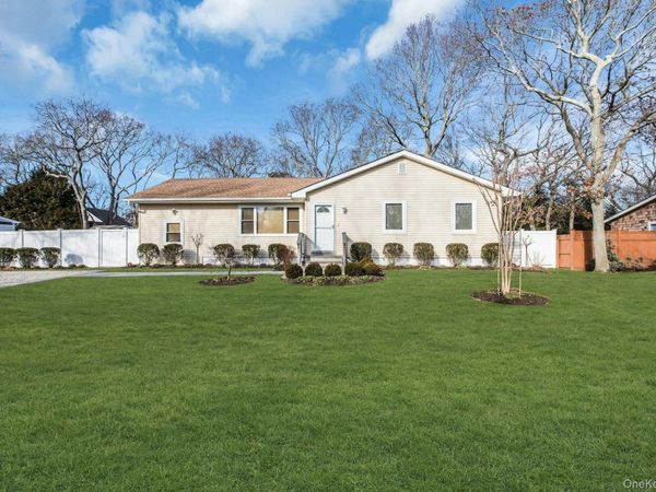 79 School Street , Hampton Bays, NY 11946