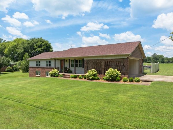 533 Taylor St, Bruceton, TN 38317