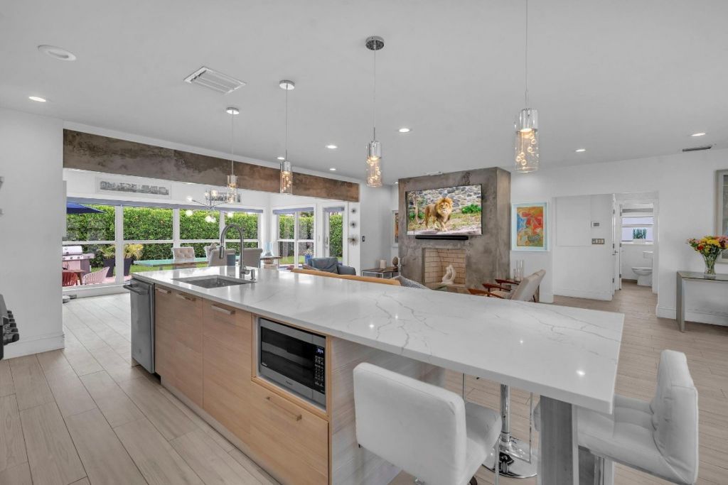 2212 NE 32nd Avenue, Fort Lauderdale, FL 33305 Photo