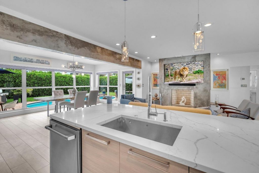 2212 NE 32nd Avenue, Fort Lauderdale, FL 33305 Photo