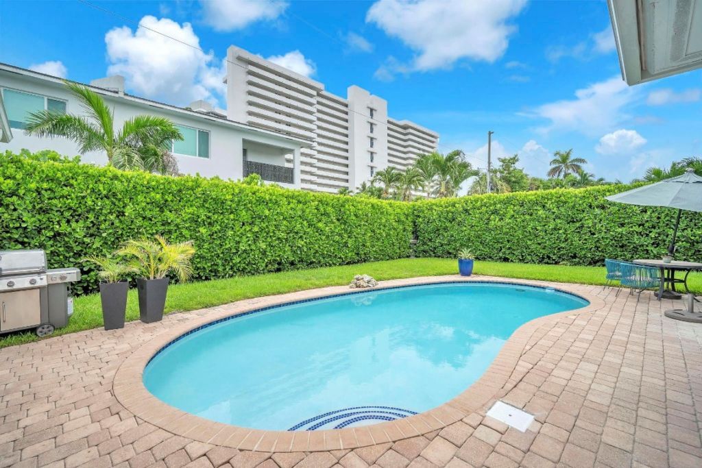 2212 NE 32nd Avenue, Fort Lauderdale, FL 33305 Photo