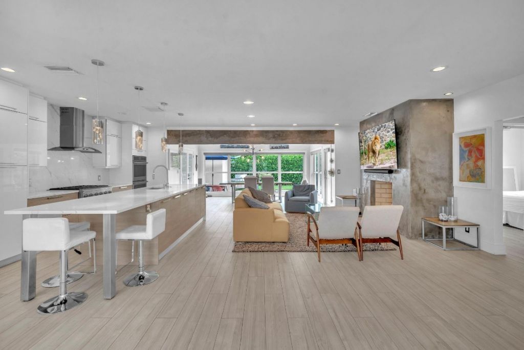 2212 NE 32nd Avenue, Fort Lauderdale, FL 33305 Photo