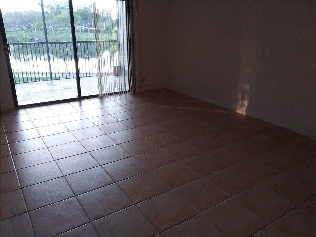 2112 S Cypress Bend Drive, Unit 207, Pompano Beach, FL 33069 Photo