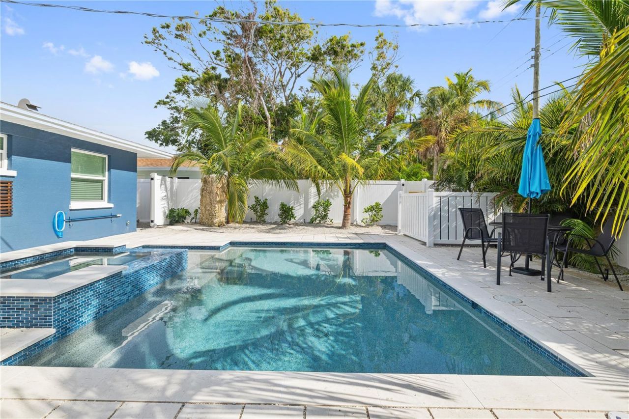 3016 Gulf Drive, Holmes Beach, FL 34217 Photo