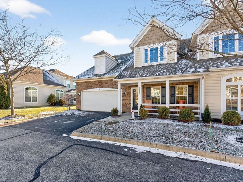 1579 Linkhorn Drive, Grove City, OH 43123 Photo 2