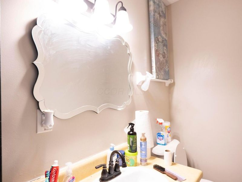 3654 Walnut Creek Drive , Columbus, OH 43224 Photo 13