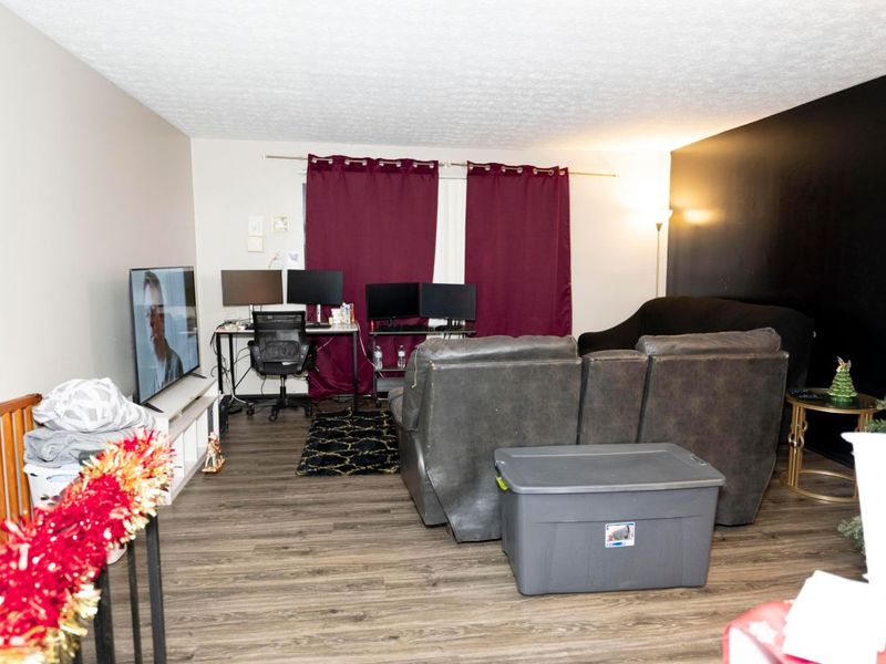 3654 Walnut Creek Drive , Columbus, OH 43224 Photo 3