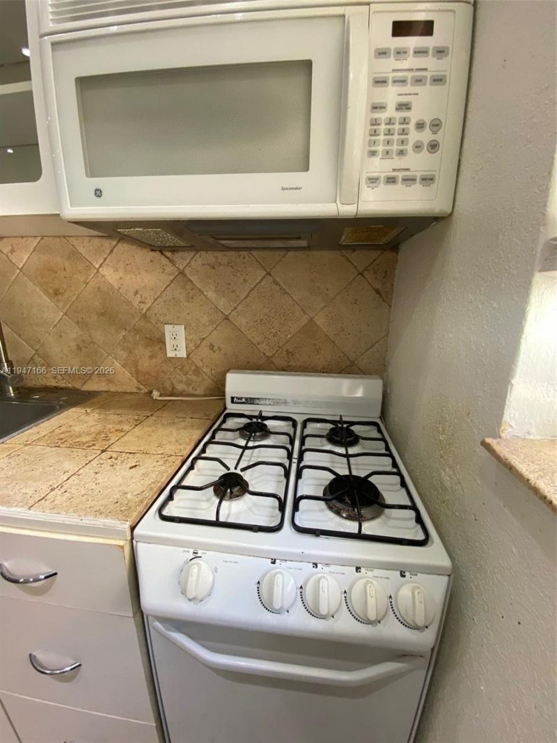 635 8th St, Unit 203, Miami Beach, FL 33139 Photo