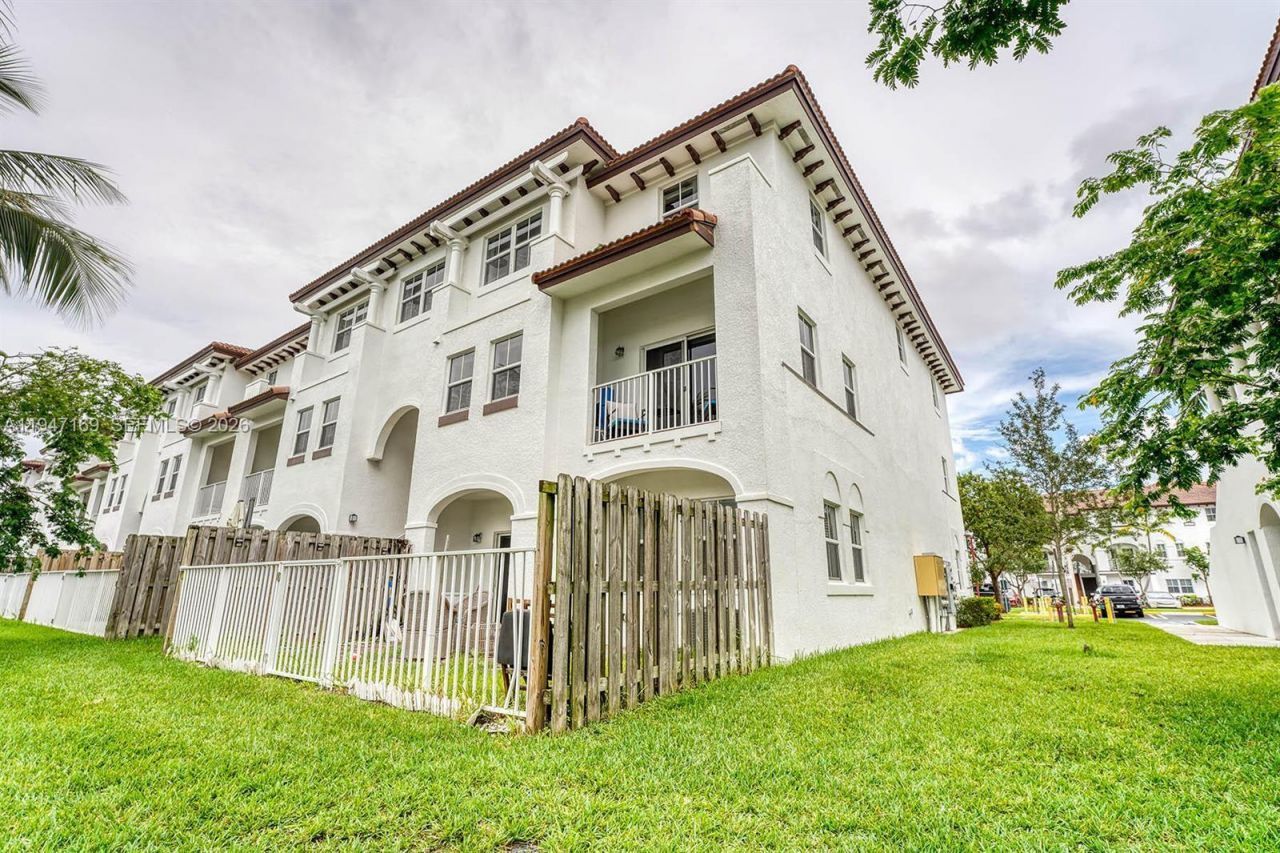 8850 NW 97th Ave, Unit 202, Doral, FL 33178 Photo