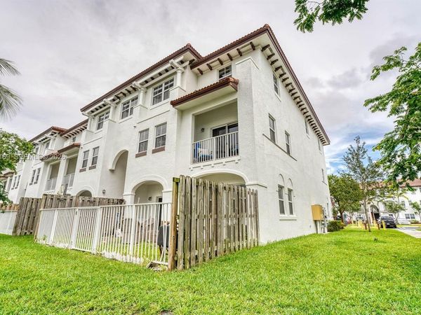 8850 NW 97th Ave, Unit 202, Doral, FL 33178