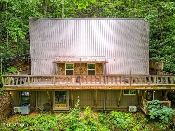 1134 Ski Mountain Rd, Gatlinburg, TN 37738