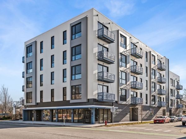 839 Madison Street, Unit 301, Oak Park, IL 60302