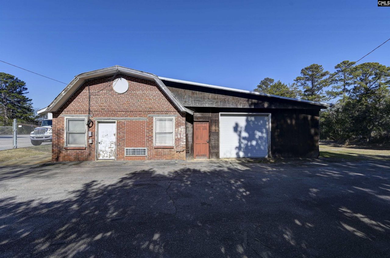 225 Summerland Avenue  Photo 10