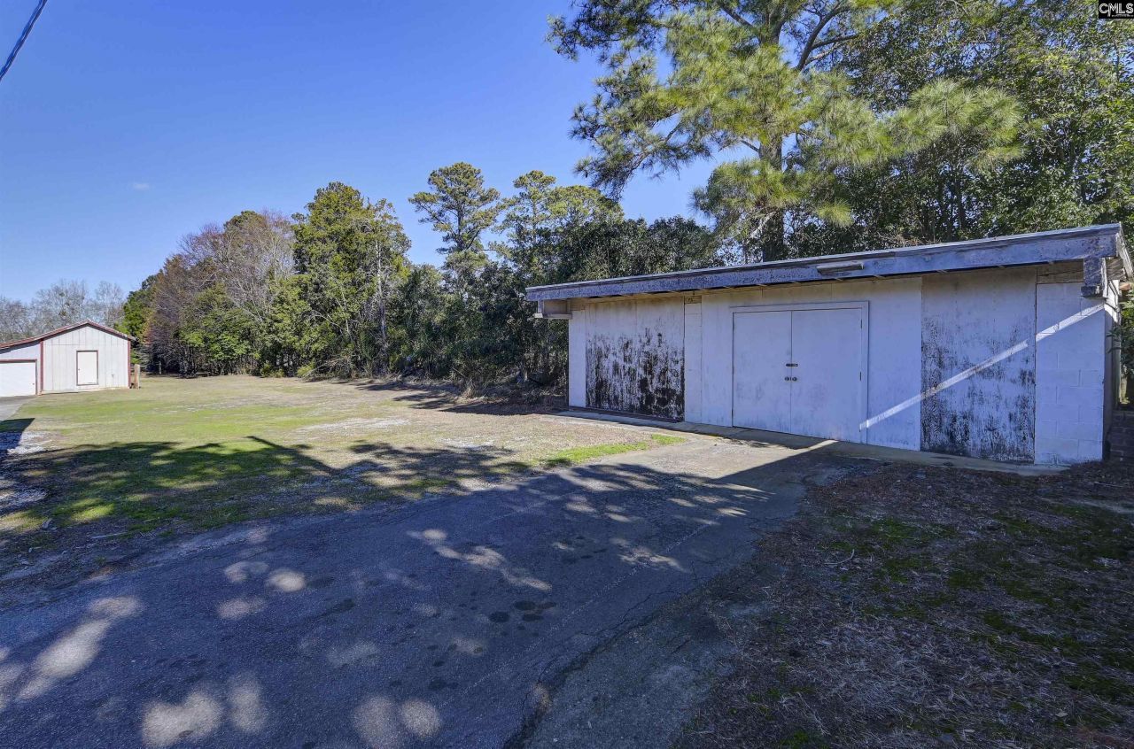 225 Summerland Avenue  Photo 11