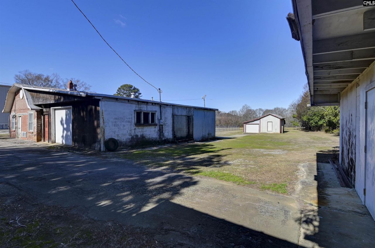 225 Summerland Avenue  Photo 12