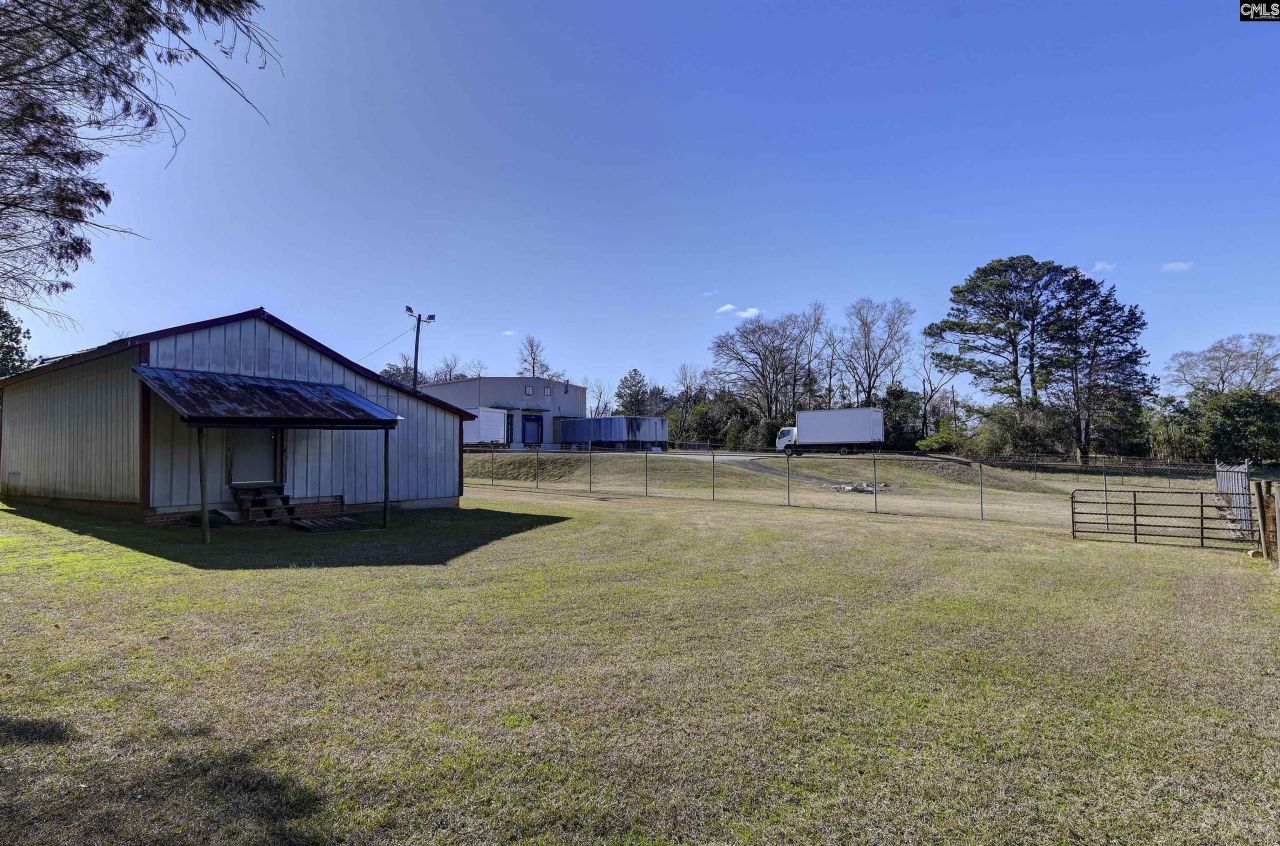 225 Summerland Avenue  Photo 16