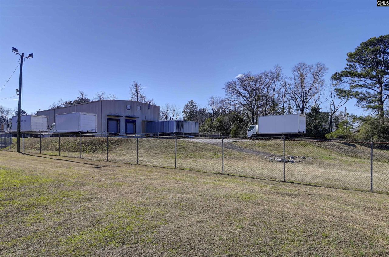 225 Summerland Avenue Photo 17