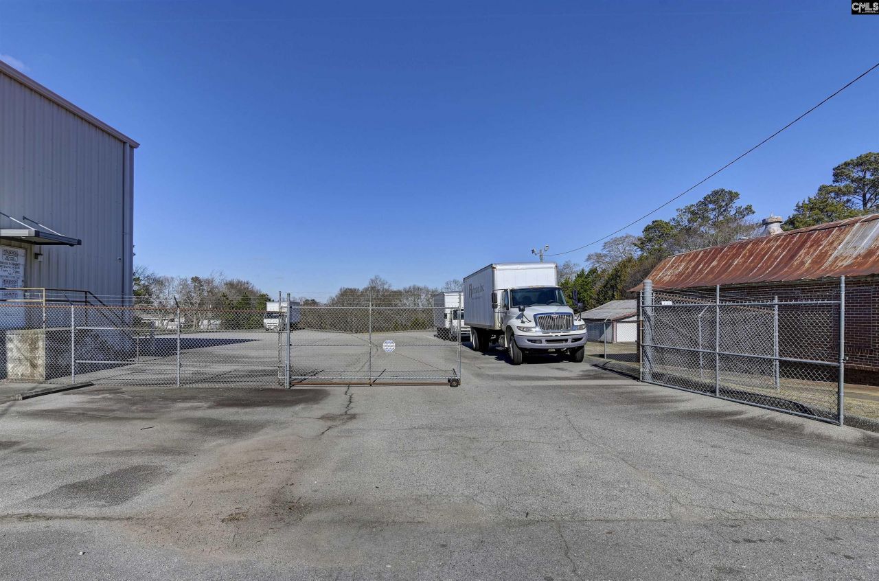 225 Summerland Avenue  Photo 19