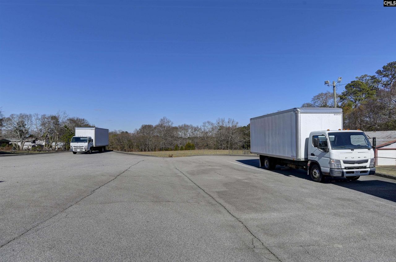 225 Summerland Avenue  Photo 20