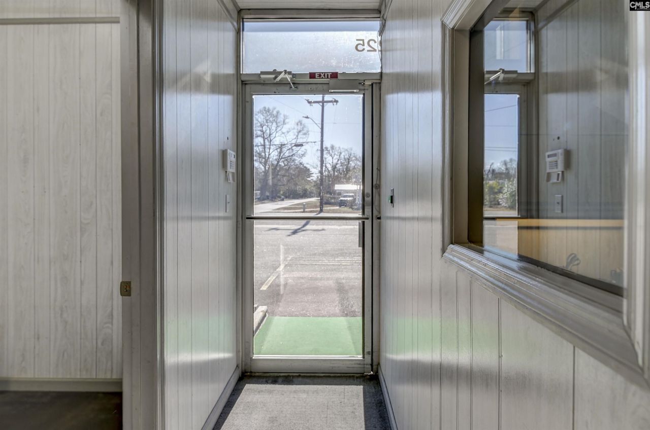 225 Summerland Avenue  Photo 26