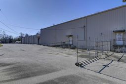 225 Summerland Avenue  photo 4