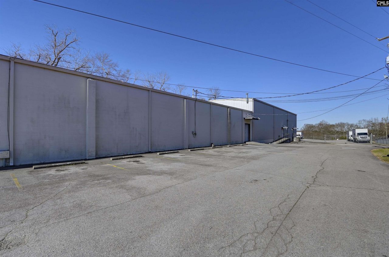 225 Summerland Avenue  Photo 5