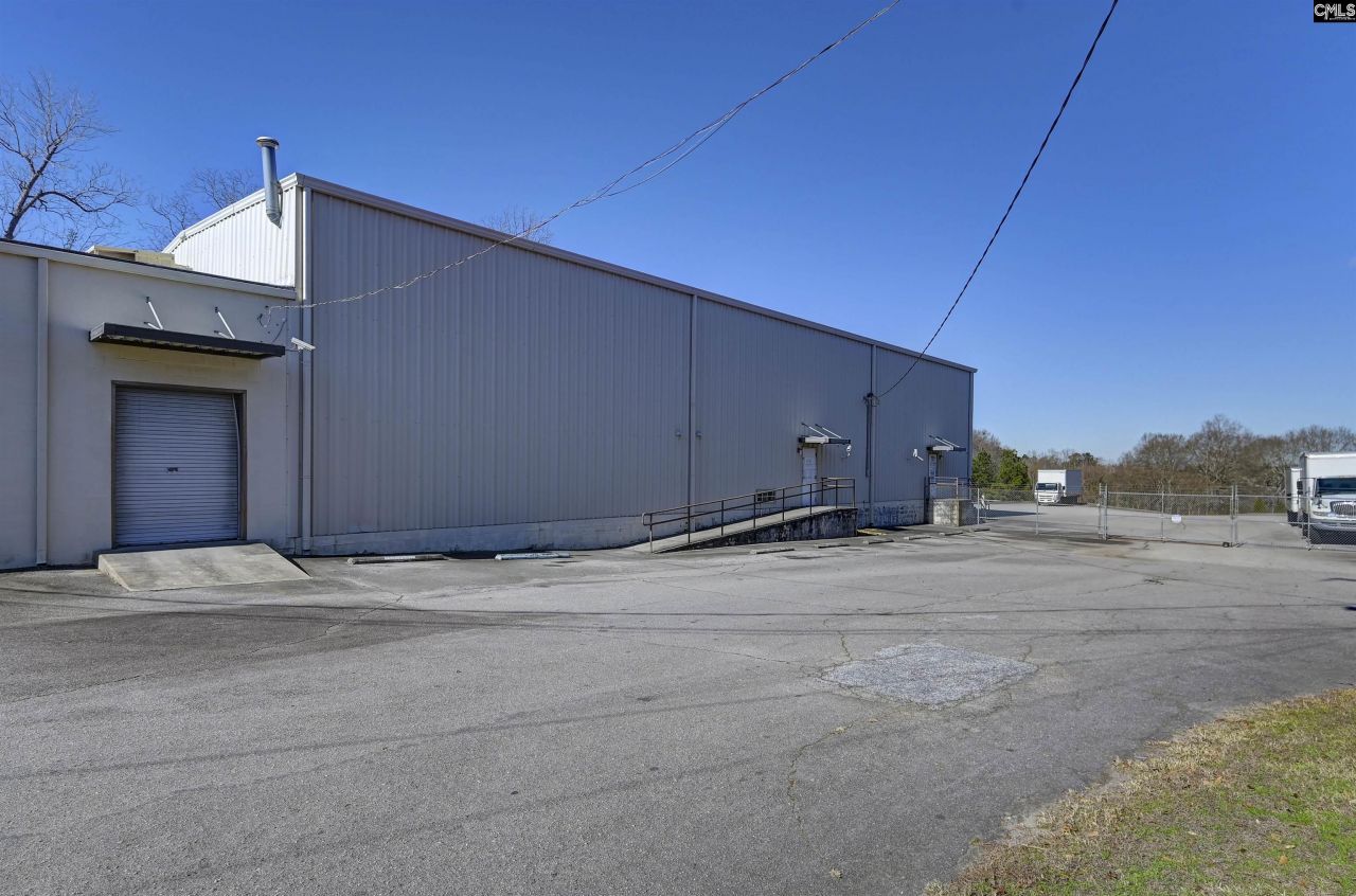 225 Summerland Avenue  Photo 6