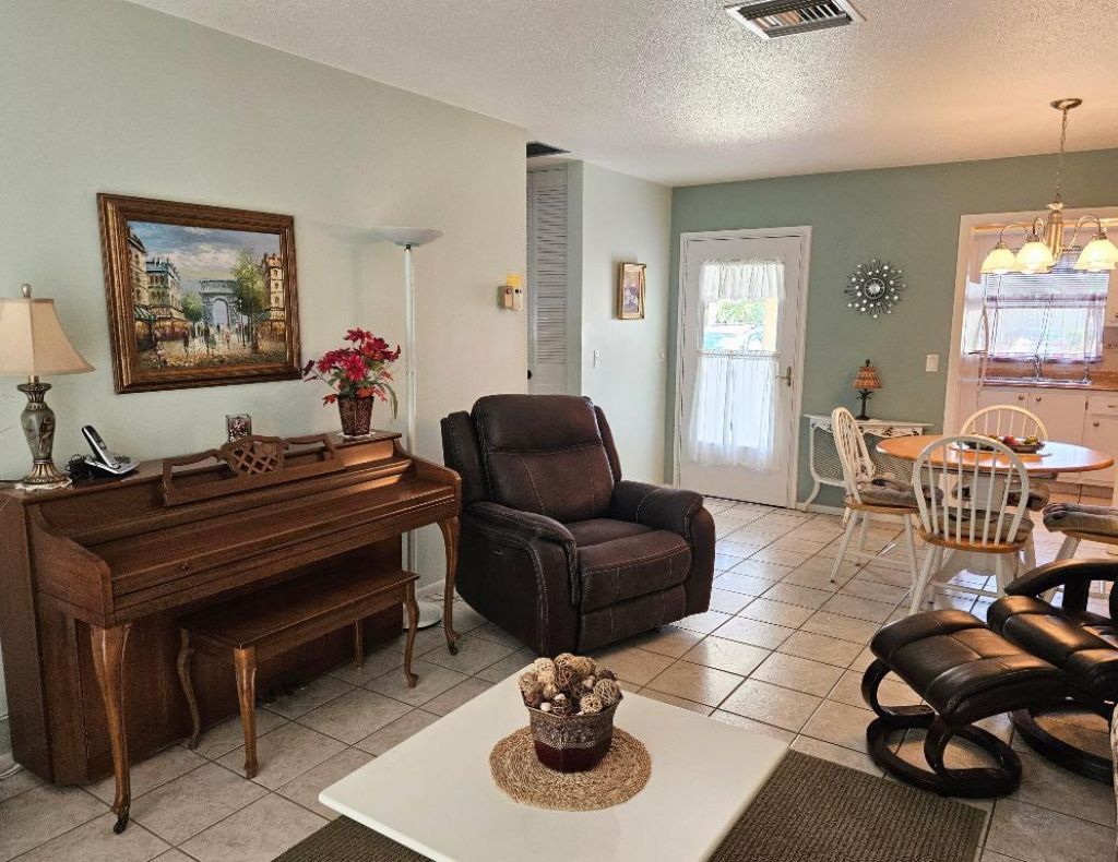 2950 Crosley Drive E, Unit D, West Palm Beach, FL 33415 Photo
