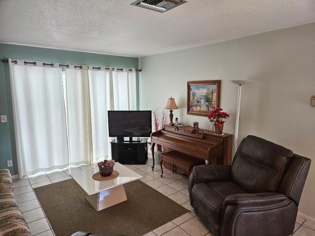 2950 Crosley Drive E, Unit D, West Palm Beach, FL 33415 Photo