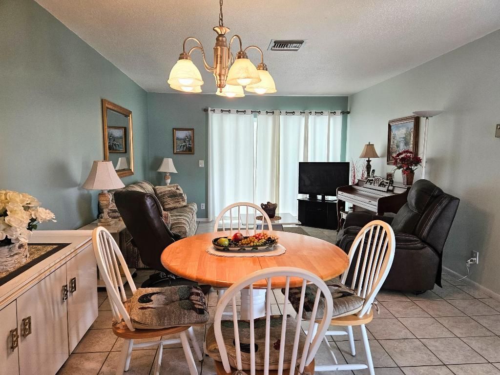 2950 Crosley Drive E, Unit D, West Palm Beach, FL 33415 Photo