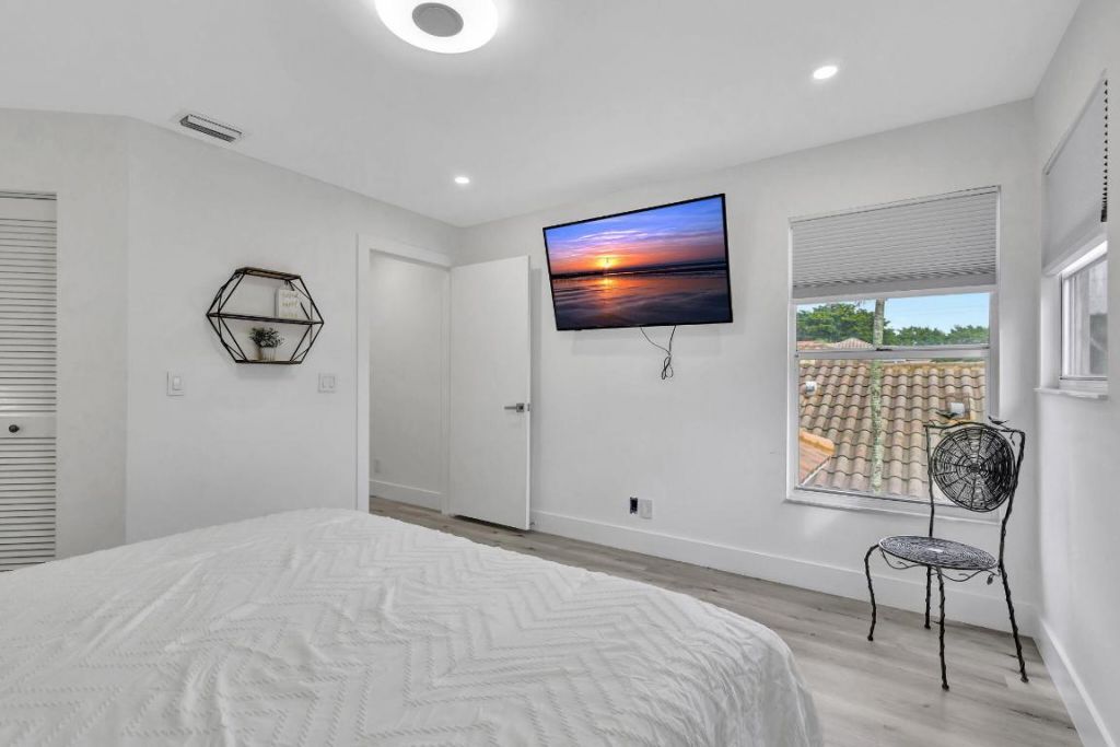 6631 NW 25th Avenue, Boca Raton, FL 33496 Photo