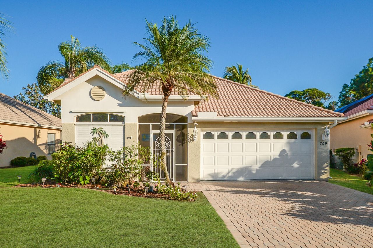 709 SW Saint Vincent Cove, Port Saint Lucie, FL 34986 Main Photo