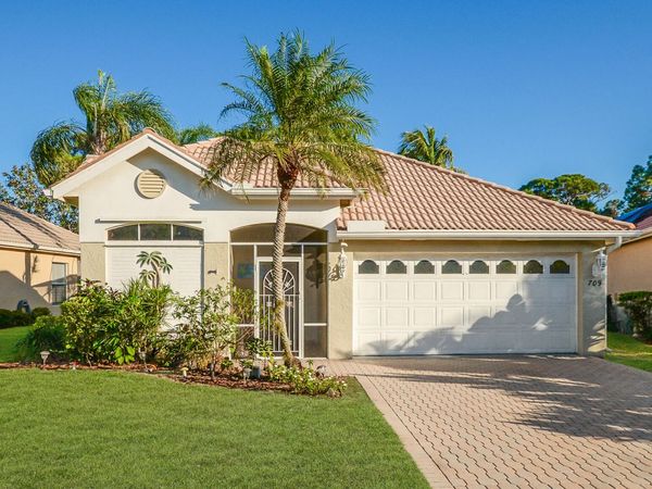 709 SW Saint Vincent Cove, Port St. Lucie, FL 34986