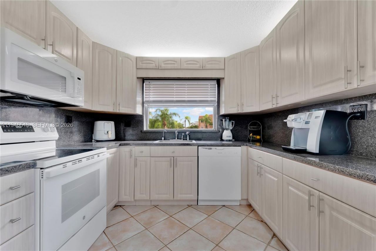9721 Sunrise Lakes Blvd , Unit 201, Sunrise, FL 33322 Photo