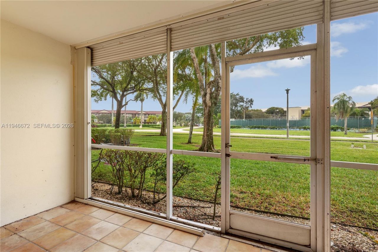 12850 SW 4th Ct, Unit 115I, Pembroke Pines, FL 33027 Photo