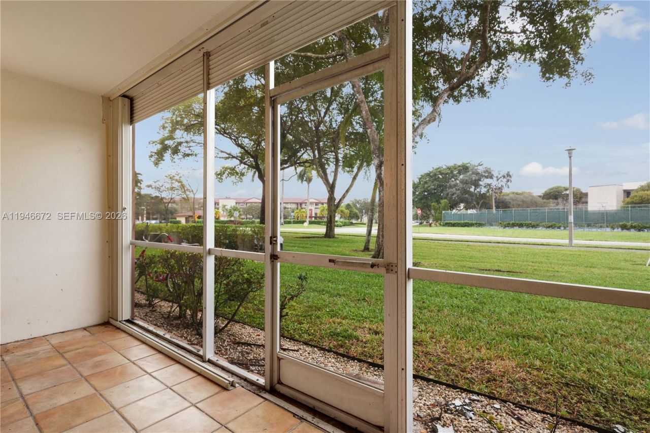 12850 SW 4th Ct, Unit 115I, Pembroke Pines, FL 33027 Photo