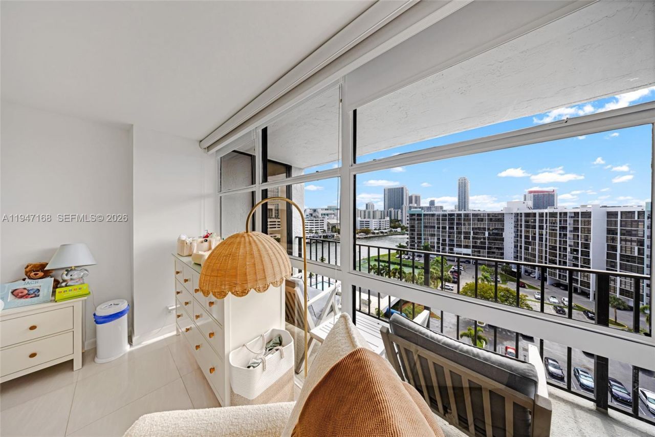 600 Parkview Dr, Unit 1114, Hallandale Beach, FL 33009 Photo