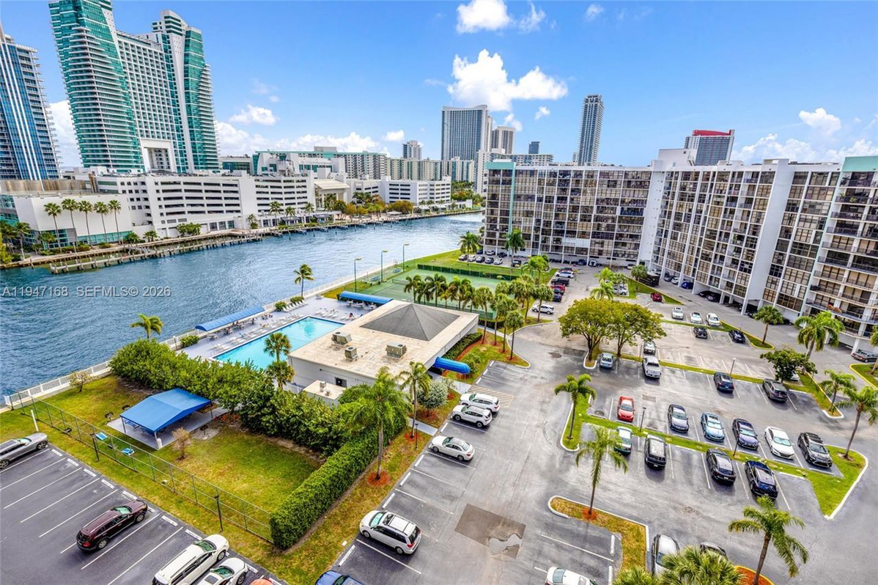 600 Parkview Dr, Unit 1114, Hallandale Beach, FL 33009 Photo