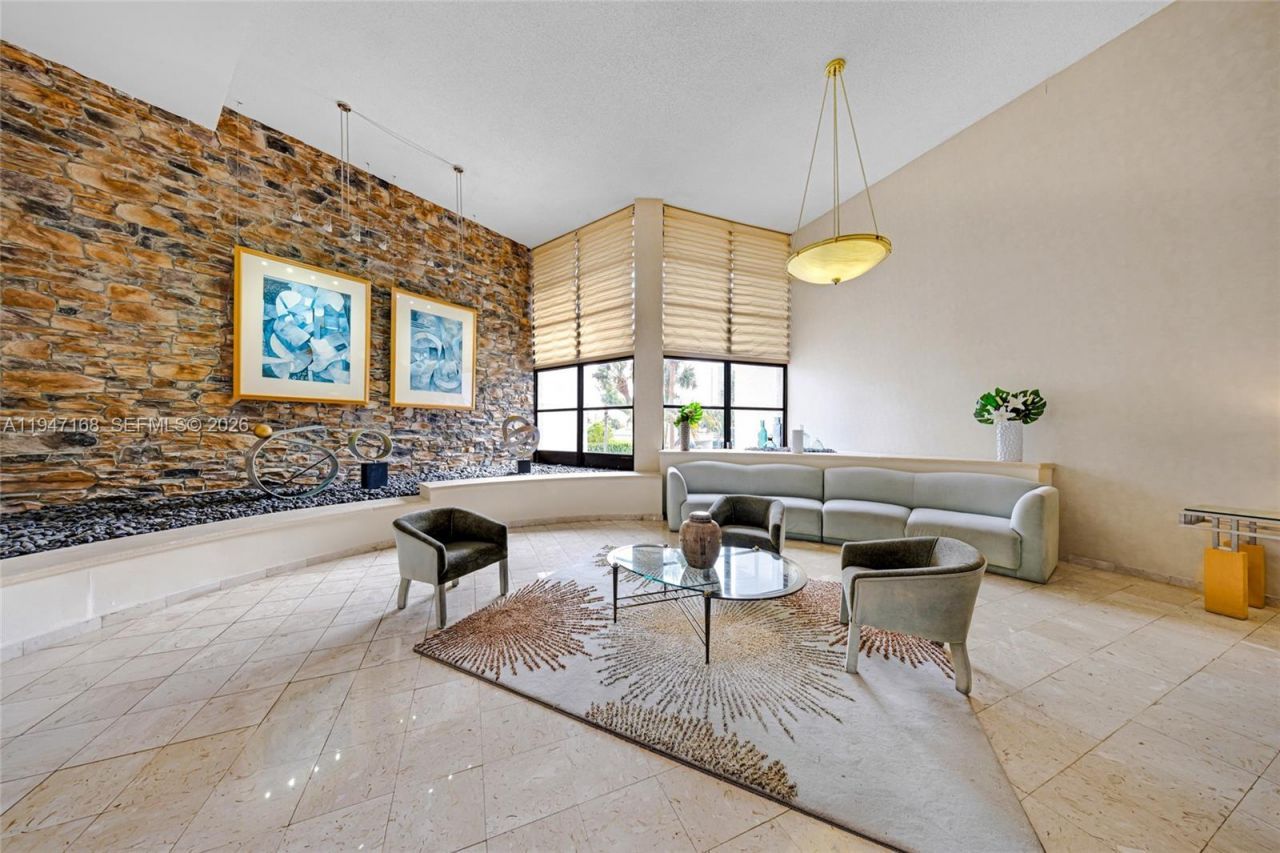 600 Parkview Dr, Unit 1114, Hallandale Beach, FL 33009 Photo