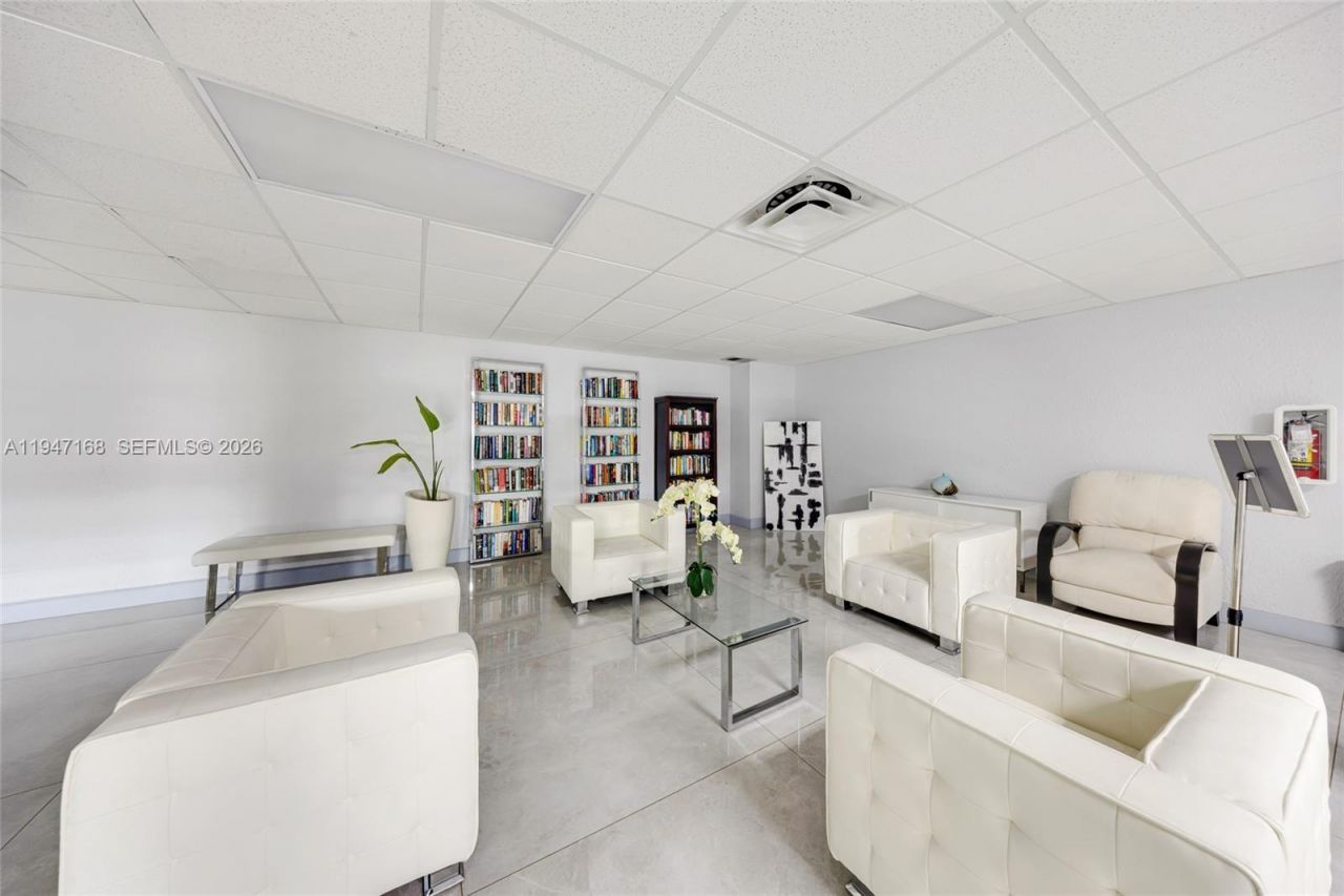 600 Parkview Dr, Unit 1114, Hallandale Beach, FL 33009 Photo