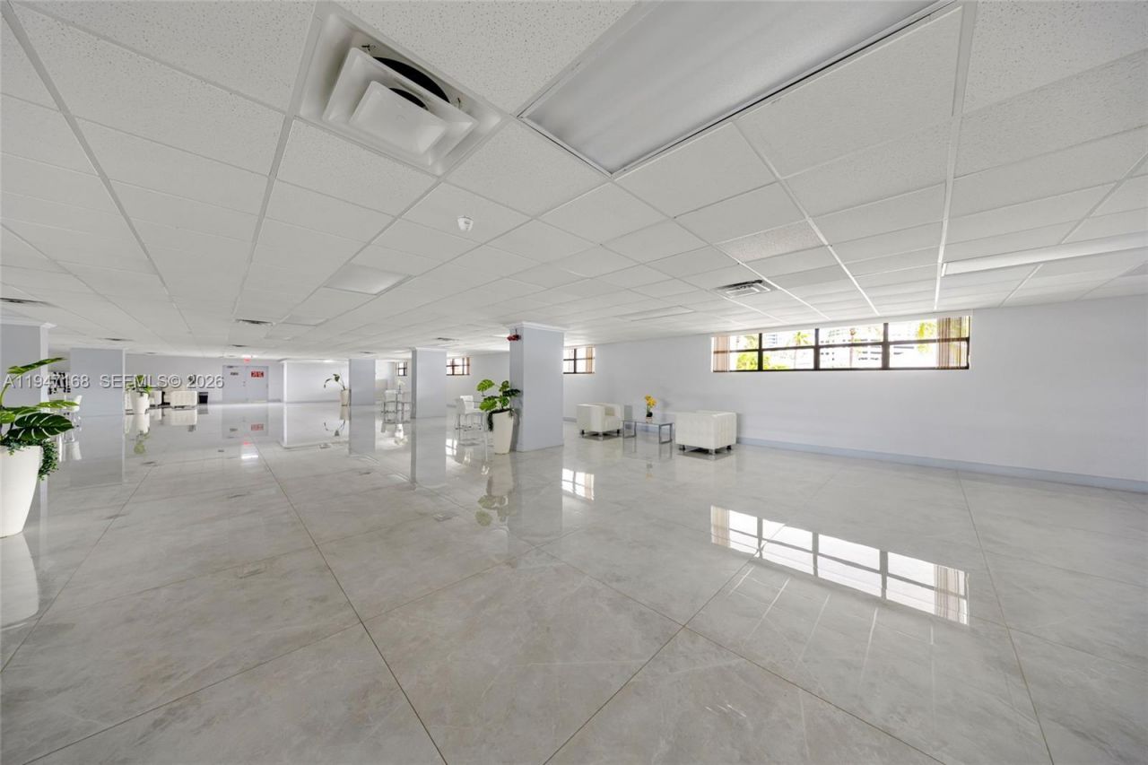 600 Parkview Dr, Unit 1114, Hallandale Beach, FL 33009 Photo