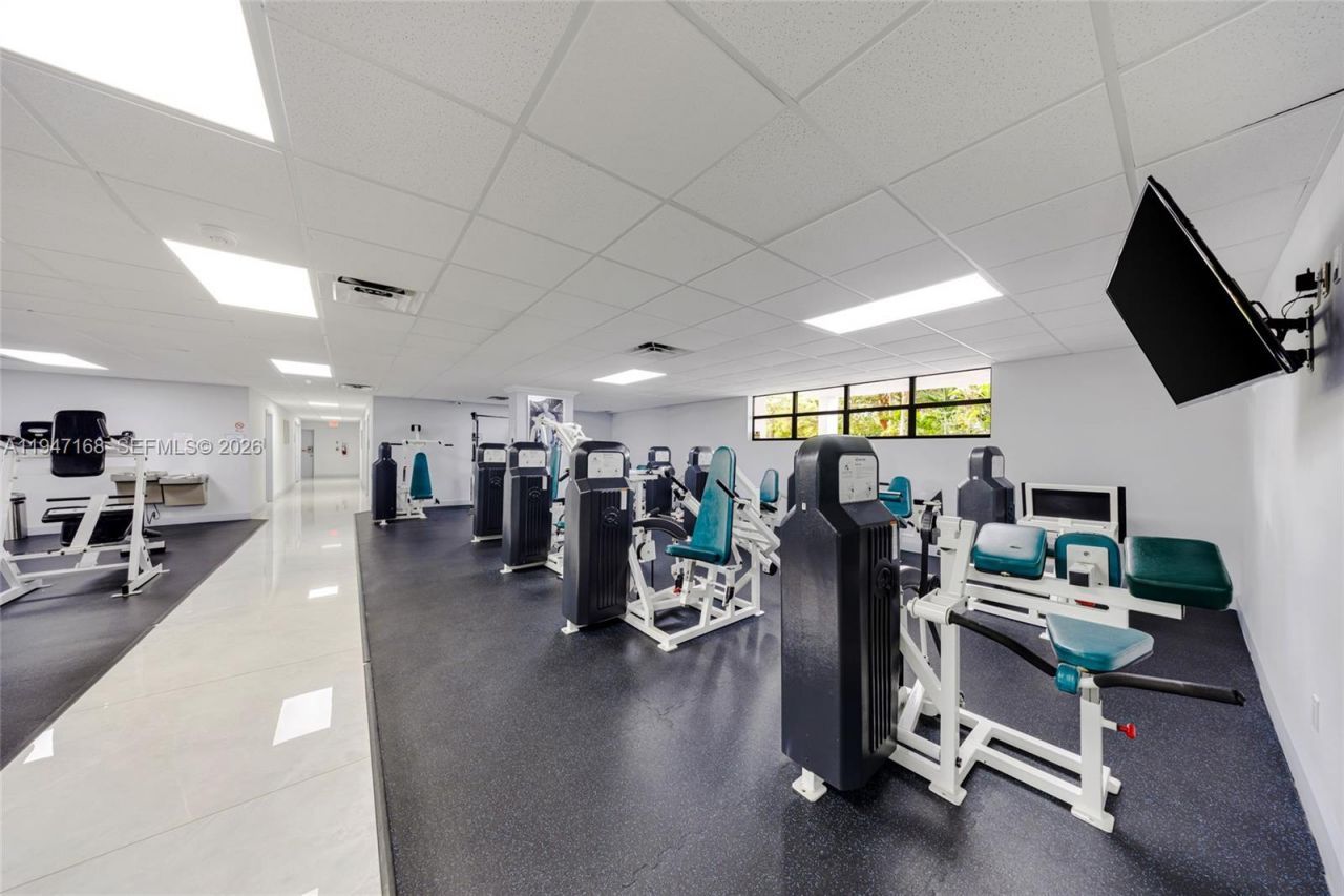 600 Parkview Dr, Unit 1114, Hallandale Beach, FL 33009 Photo