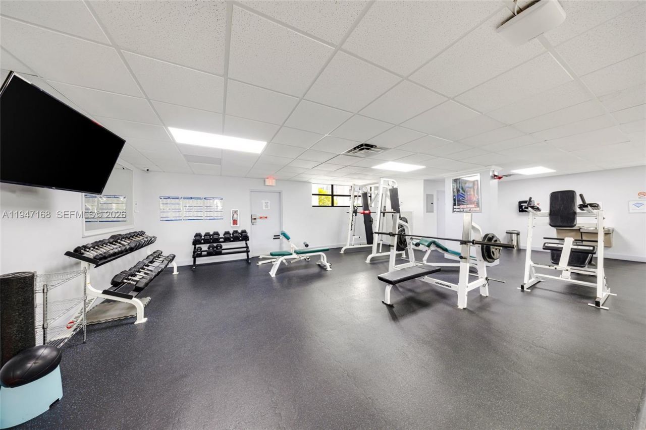 600 Parkview Dr, Unit 1114, Hallandale Beach, FL 33009 Photo