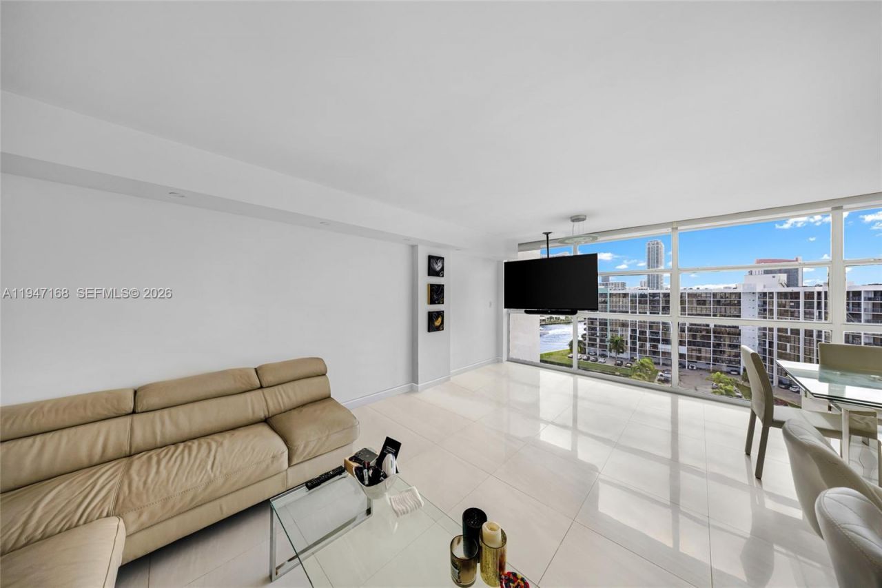 600 Parkview Dr, Unit 1114, Hallandale Beach, FL 33009 Photo